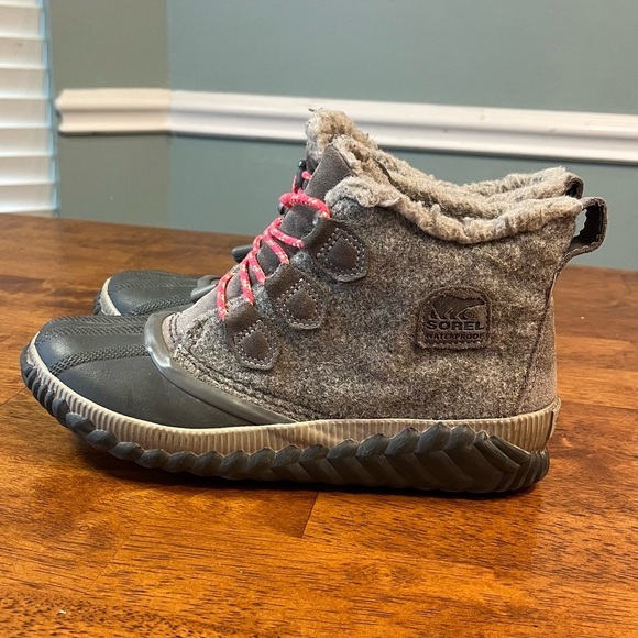 Sorel Out N About short boot bootie gray size 6 - Picture 1 of 10